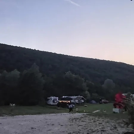 Kamp Suad * Zaglavica